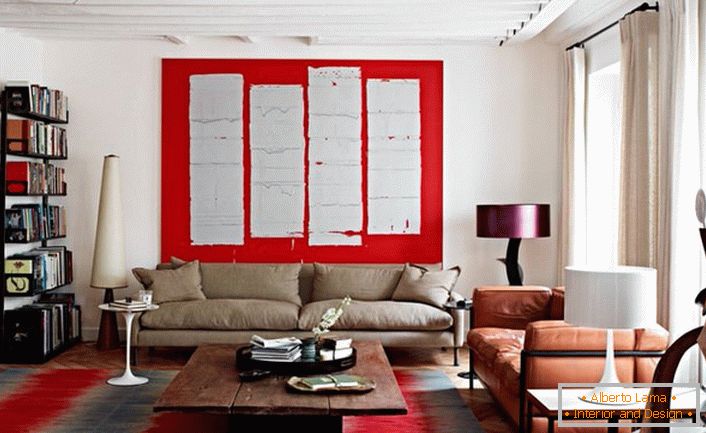 Wohnzimmer im Stil des Eklektizismus im Haus eines italienischen jungen Paares.