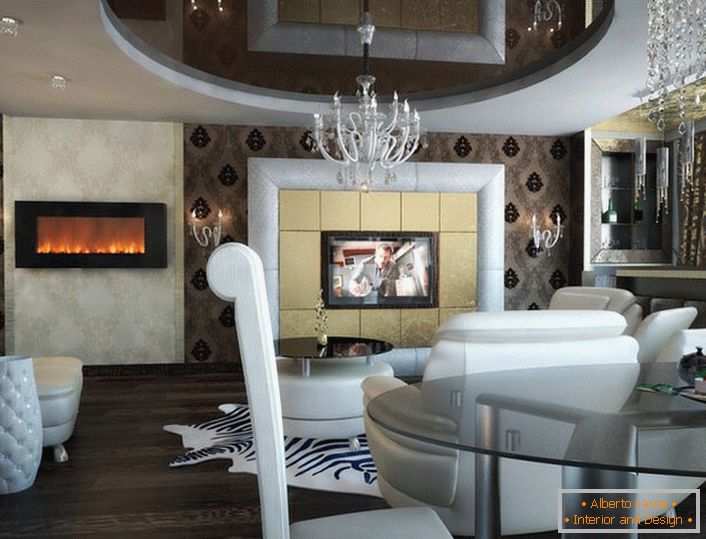 Als Dekoration von Wänden im Art-Deco-Stil werden Paneele verwendet. TV und Kamin zeichnen sich durch leichte Tapeten- und Kachelteile aus. 