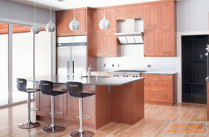 Die Kombination von Metall und Holz in einer modernen Küche