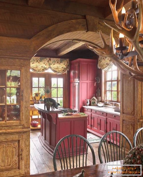 Innenarchitektur eines Holzhauses - Foto einer Chaletart Küche