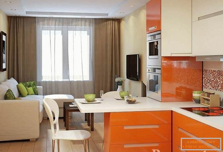 Orange Farbe im Inneren der Küche