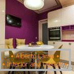 Violett-weißer Kücheninnenraum