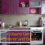 Küche mit violettem Innenraum