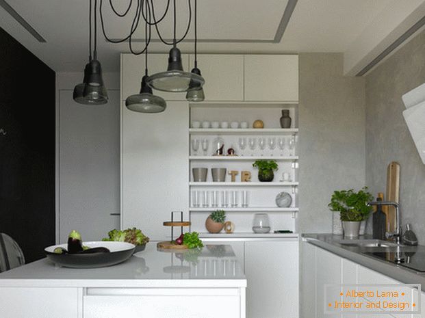 Design einer schönen Inselküche in einem privaten Hausфото