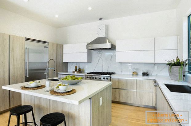 Design einer schönen Ecke Küche in einem privaten Haus