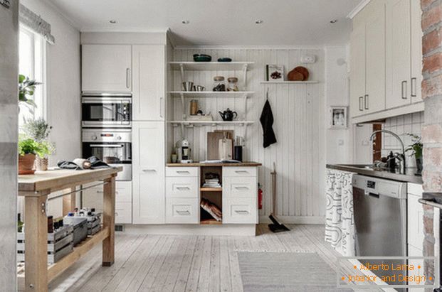 Design einer kleinen Küche in einem Privathaus фото