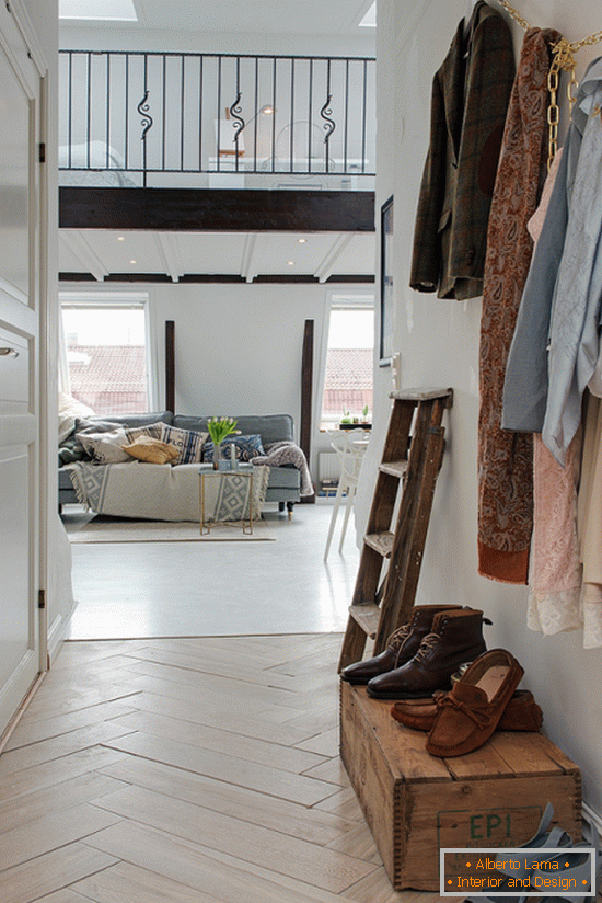Eine kleine Wohnung im Dachgeschoss auf 36 Quadratmetern