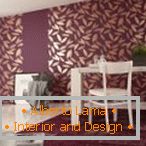 Die Kombination aus weißem Boden und violetten Wänden