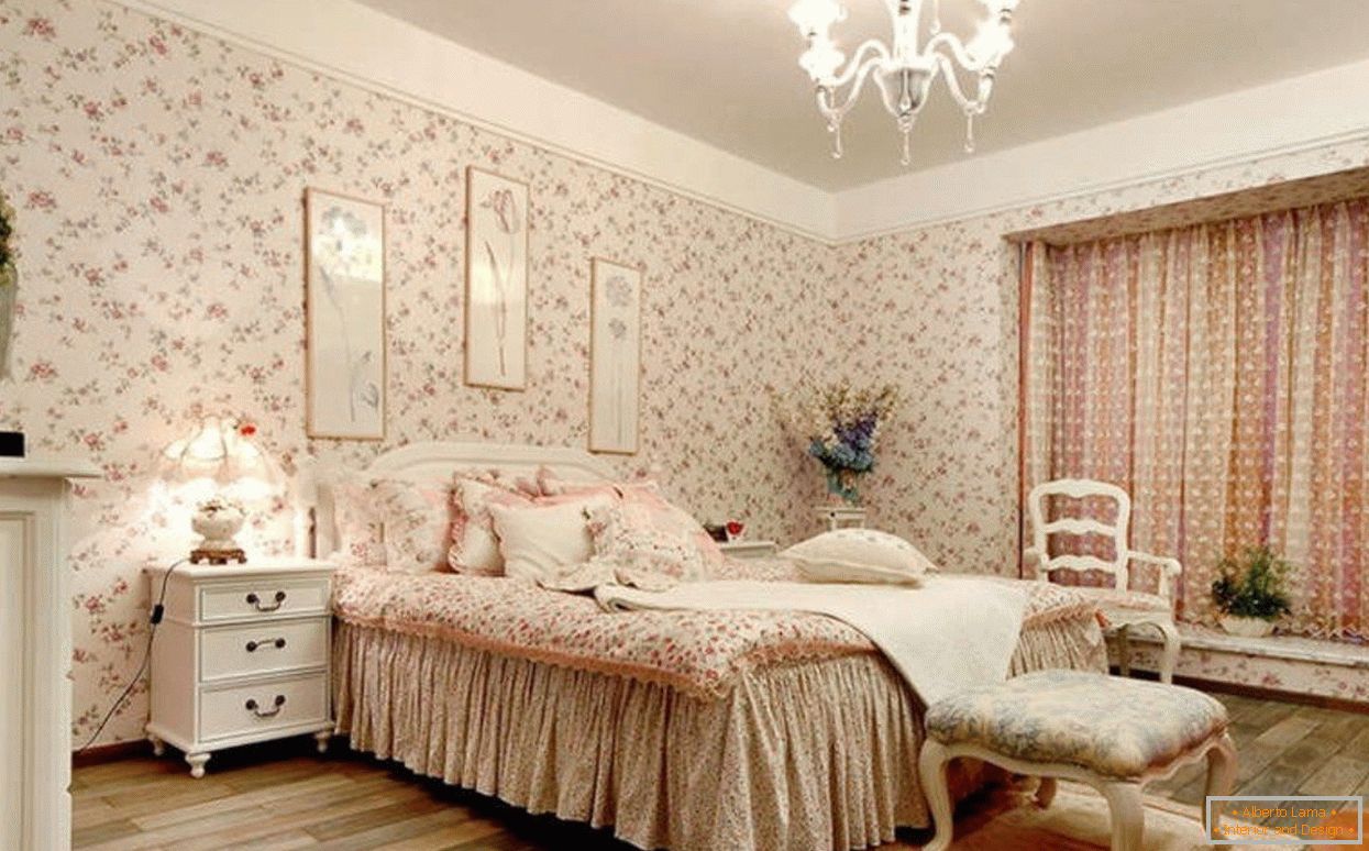 Schlafzimmer im Provence Stil mit Tapeten