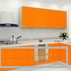 Corner Küche in orange Farbe gesetzt