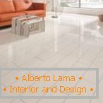 Wohnzimmer в стиле минимализм с оранжевым диваном