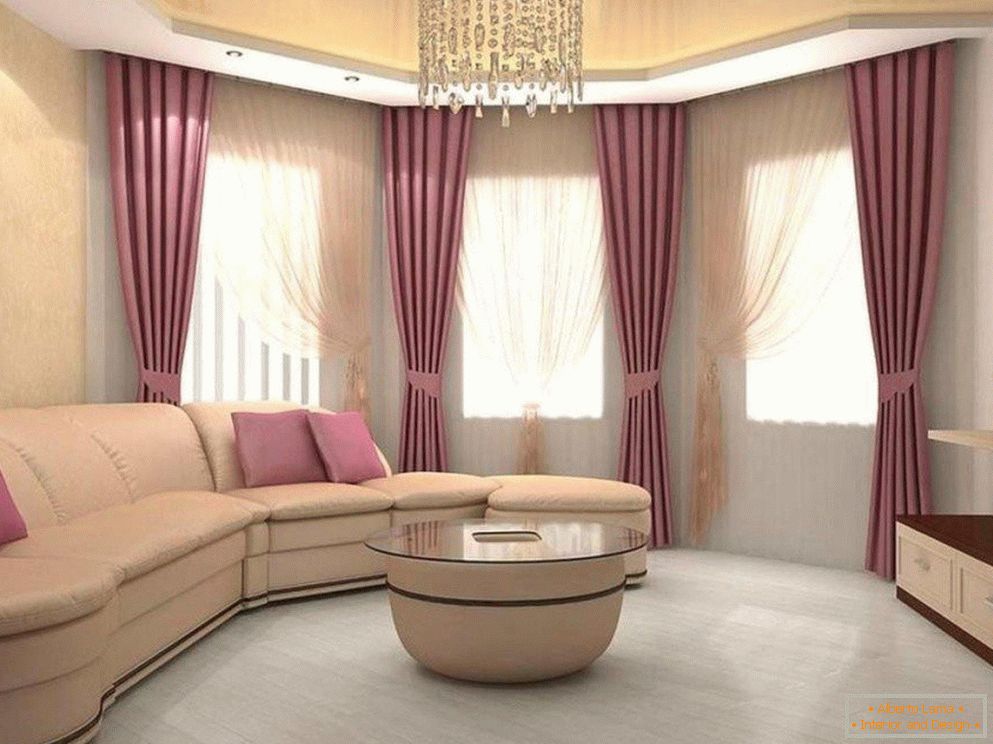 Dekoration des Wohnzimmers in beige-lila Tönen