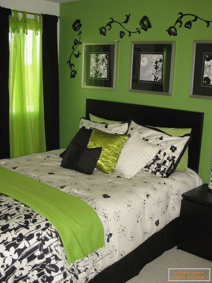 Die Kombination von Grün und Schwarz im Inneren des Schlafzimmers