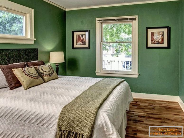Stilvolles Schlafzimmer in grünen Farben