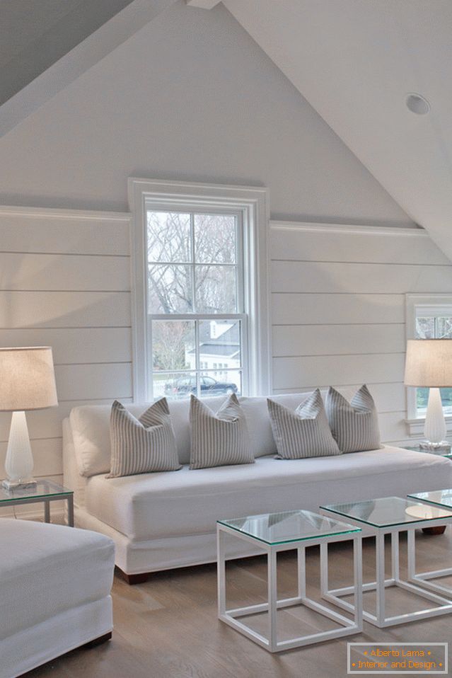 Wohnzimmer in weiß