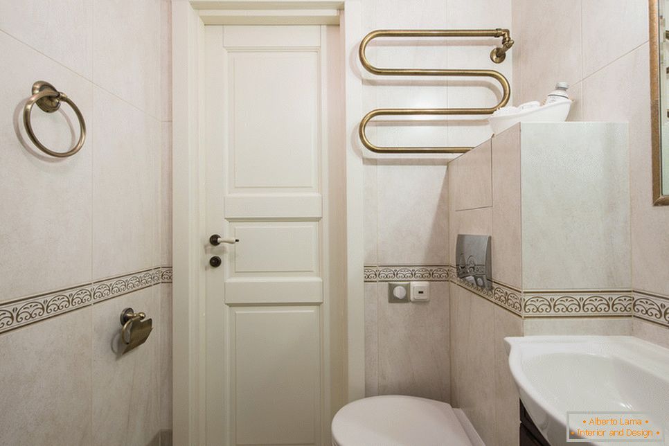 Ein Badezimmer mit Luxusapartments von Maria Dadiani