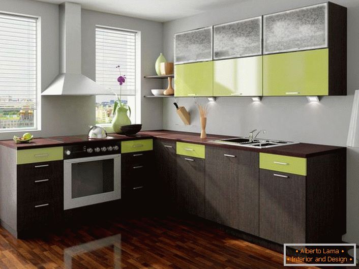 Die Farbe der Wenge wird erfolgreich mit einer hellgrünen Farbe kombiniert. Diese Farbharmonie eignet sich hervorragend zur Dekoration der Küche.