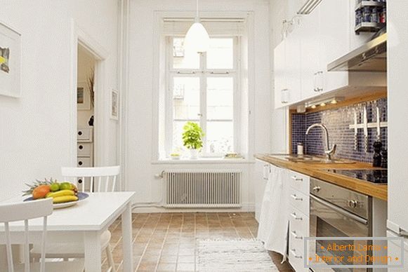 Innenraum von bequemen Küchenwohnungen in Schweden
