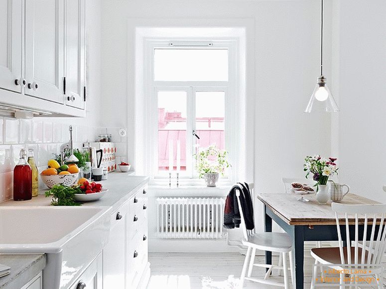 Innenraum von modernen Küchenwohnungen in Schweden