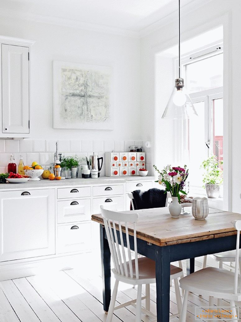 Innenraum von modernen Küchenwohnungen in Schweden