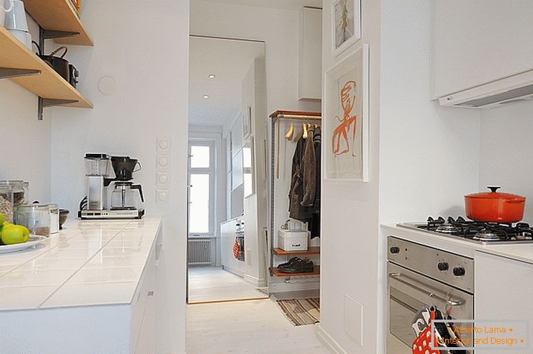 Küche von luxuriösen kleinen Wohnungen in Schweden
