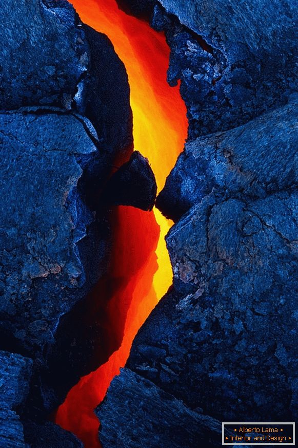 Lava durch eine Spalte
