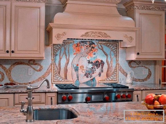 Küchenschürze in Form eines schönen Mosaiks