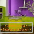 Design der stilvollen grünen und lila Küche