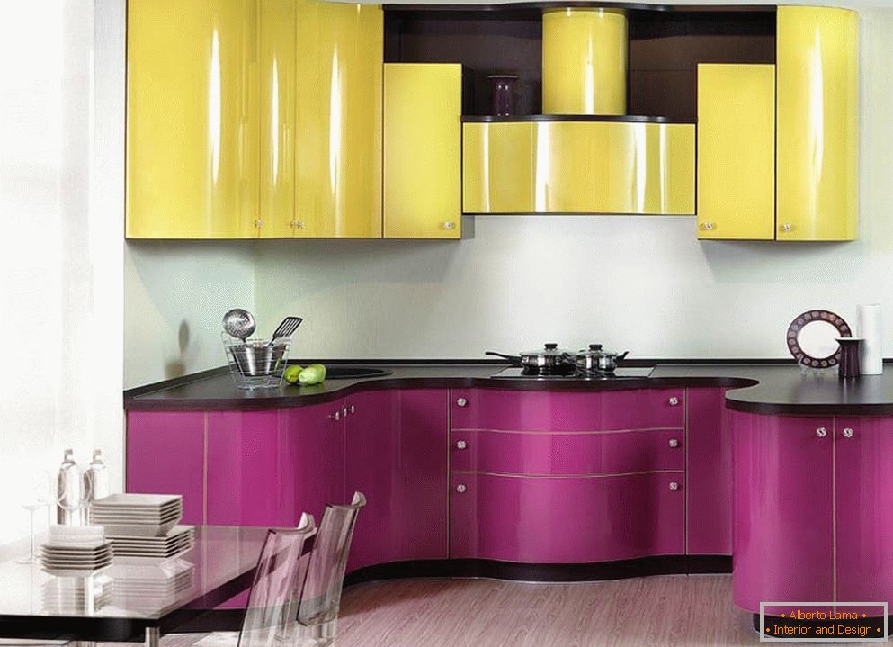 Violett-gelbe Küche im Jugendstil