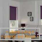 Römische Vorhänge von violetter Farbe