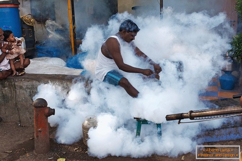 Mann im Rauch, Indien