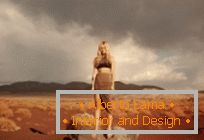Fotoshooting in der Wüste mit dem Model Hannah Kirkelie