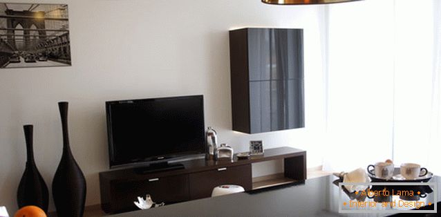 Esszimmer im Wohnzimmer eines modernen Studio-Apartments