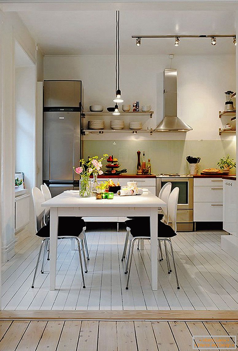 Retro-Weiß-Design-für-eine-kleine-Küche-plus-Spur-Beleuchtung-auch-schwarz-Esszimmer-Stuhl-Pads-Design