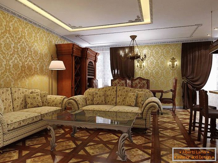 Ein helles Zimmer mit kontrastierenden dunkelbraunen Holzmöbeln.