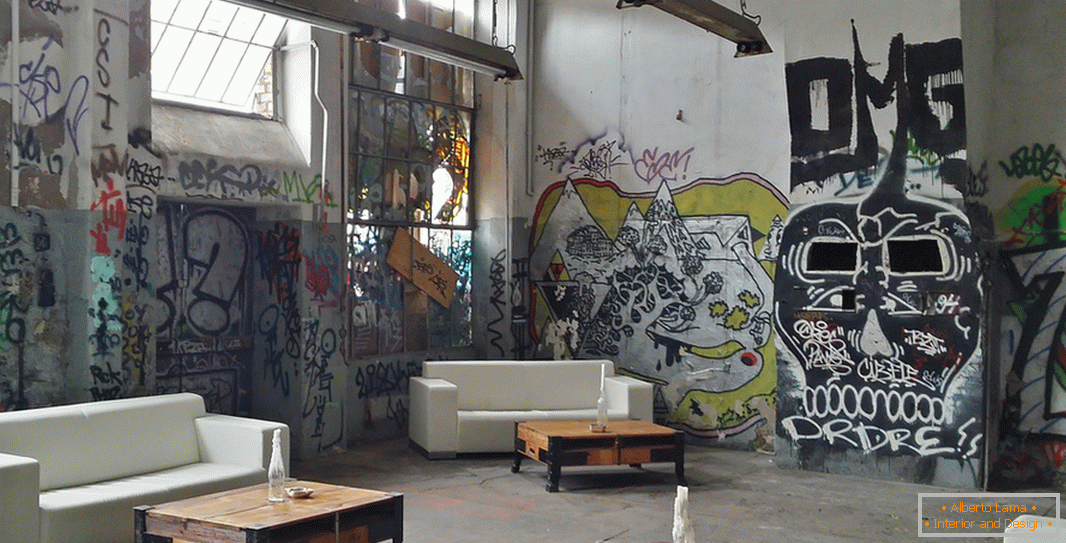 Interieur im Loft-Stil mit Graffiti