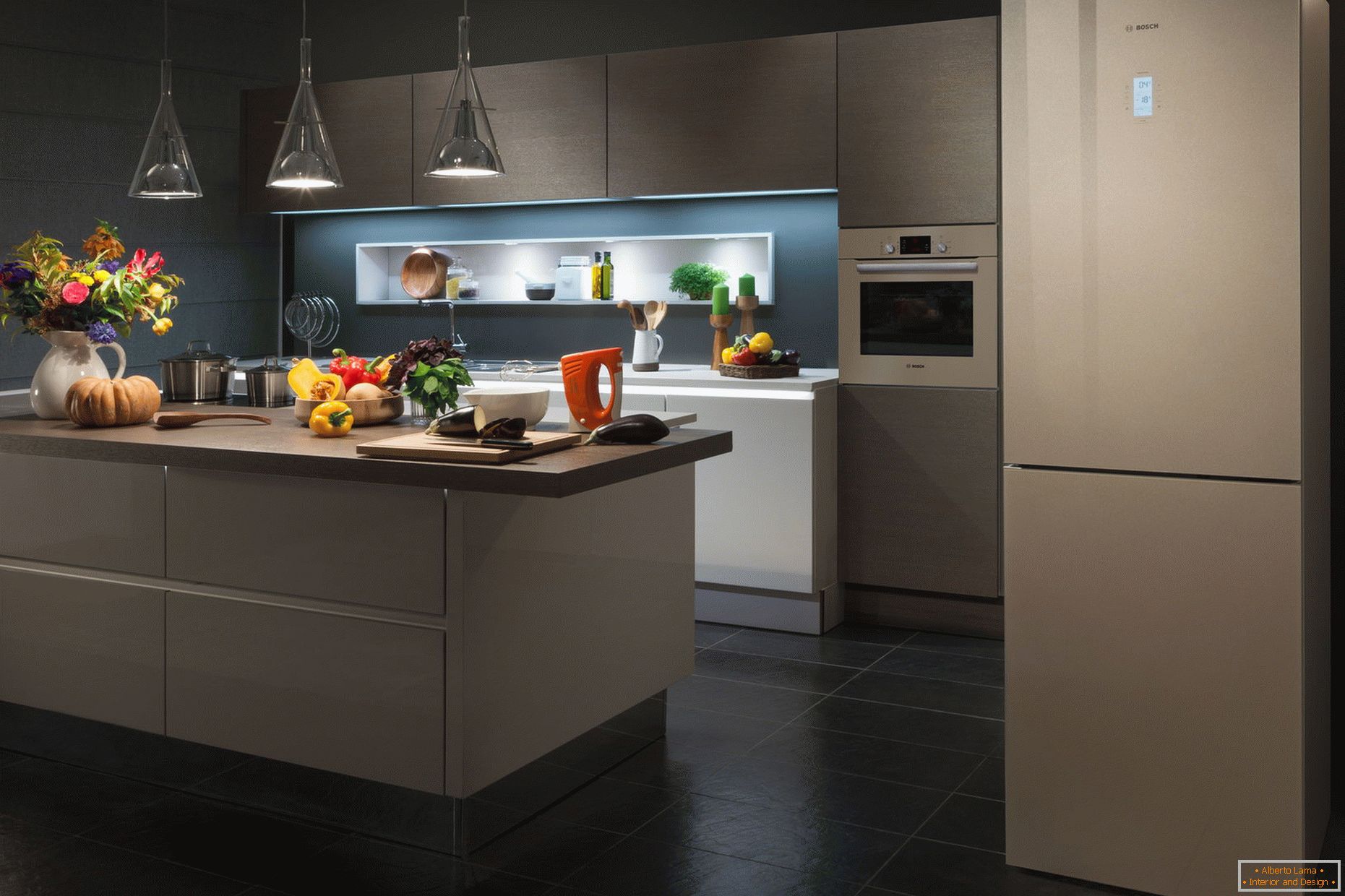 Moderner Kücheninnenraum mit Kühlschrank