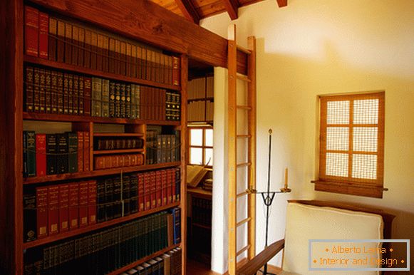 Bibliothek in einem kleinen Häuschen Innermost House in Nord-Kalifornien