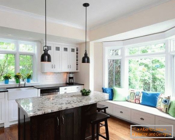 Stilvolle Küche mit einem Erker in einem privaten Haus - modernes Designfoto