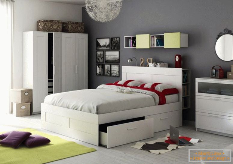 hellbraun-Rechteck-Massivholz-Nachttisch-Ikea-Schlafzimmer-Ideen-weiß-Blumen-Bettwäsche-für-Sie-Queen-Size-Plattform-Bett-Stern-Muster-Decke-rot-Stoff-Stuhl