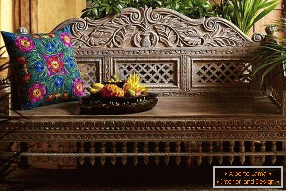Indische geschnitzte Möbel - Banksofa mit Kissen