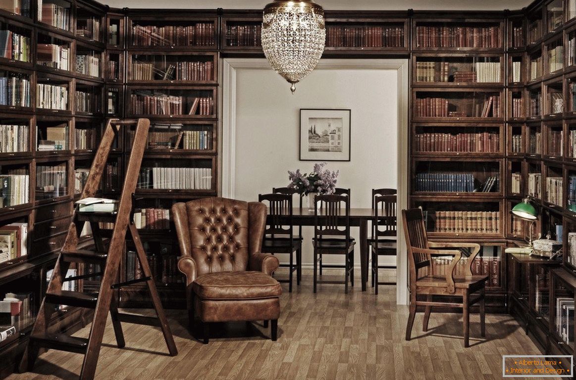 Home-Bibliothek mit Holzschränken