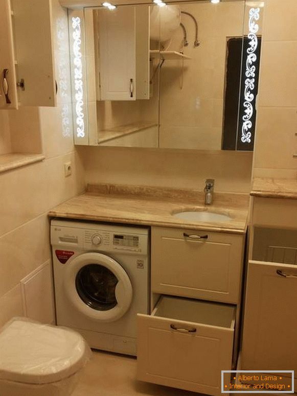 Design eines Badezimmers in einem hruschevka mit einer Waschmaschine, Foto 9