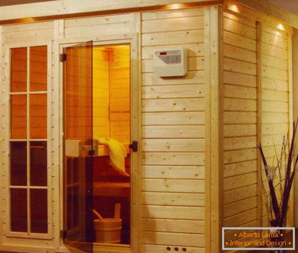 Sauna im Inneren eines Privathauses - wählen Sie Glastüren
