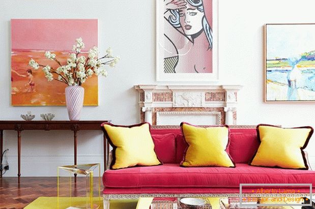Glamouröses Wohnzimmer in hellen Farben