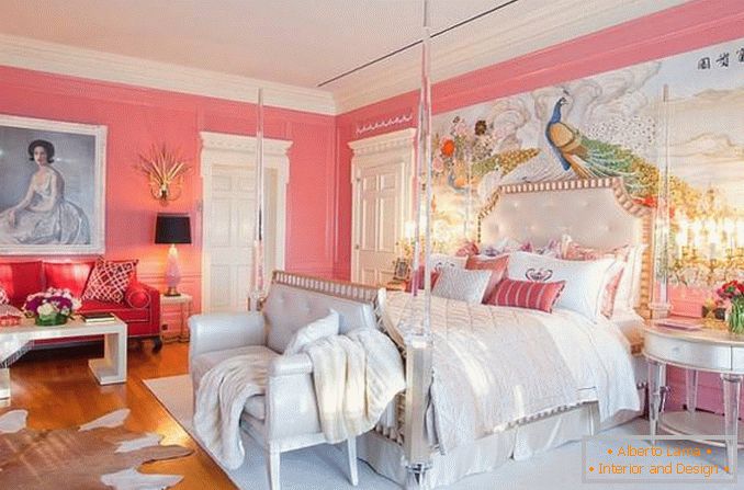 Stilvoller Eklektizismus im rosa Schlafzimmer