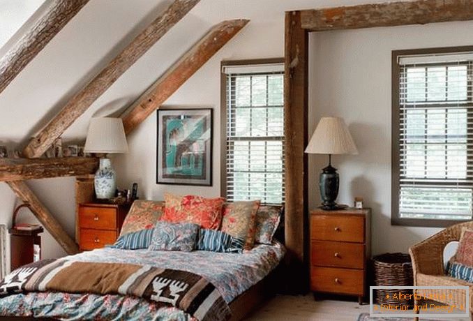 Eklektisches Schlafzimmer mit Dekor im Landhausstil