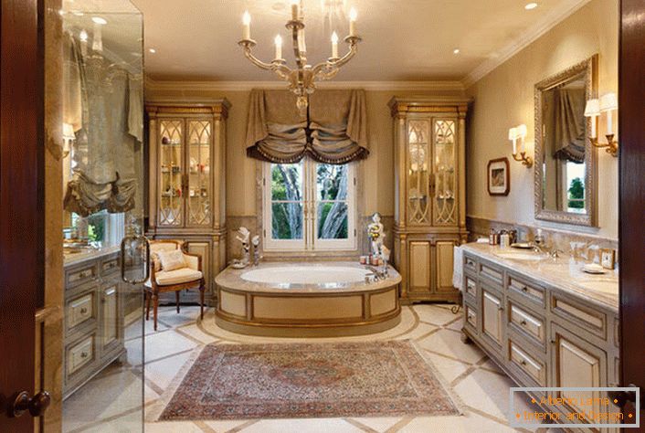Luxuriöses Badezimmer