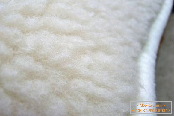 So bestimmen Sie die Qualität des Sofas - Polyesterfaser mit Daunen