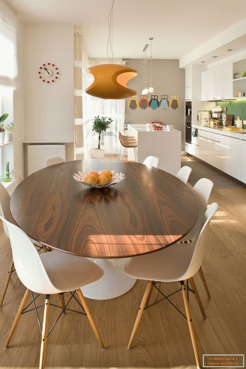 Design aus Holztisch für die Küche